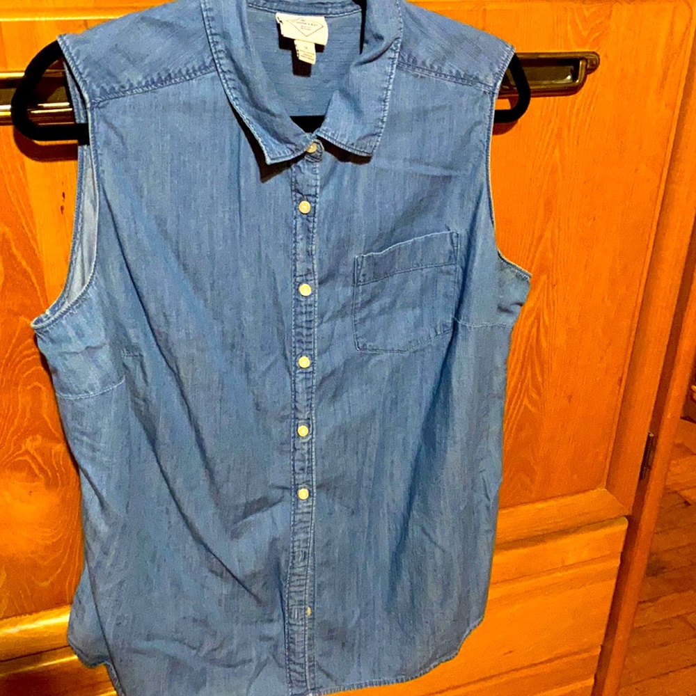 🌴🌴Women’s 1X Sleeveless Denim Blouse🌴🌴